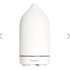 Vitruvi Stone Diffuser in White. Used in my yoga studio for a year.